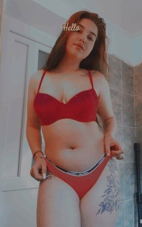 Naken lekkede OnlyFans-bilde av Madalinaelena