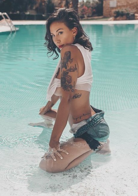 Naken lekkede OnlyFans-bilde av Latiguerita