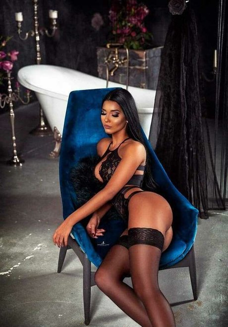 Naken lekkede OnlyFans-bilde av Annie Smile