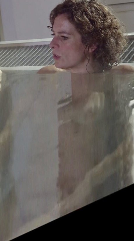 Naken lekkede OnlyFans-bilde av Alex Polizzi