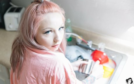 Foto di nudo di fuga di OnlyFans di Bae Suicide