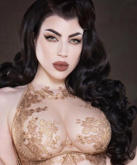 Nahá fotka uniklých OnlyFans od Threnody In Velvet