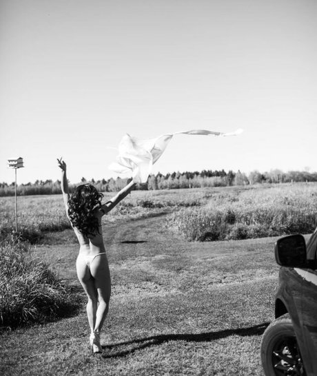 Naakte gelekte OnlyFans-foto van Katie Kasten