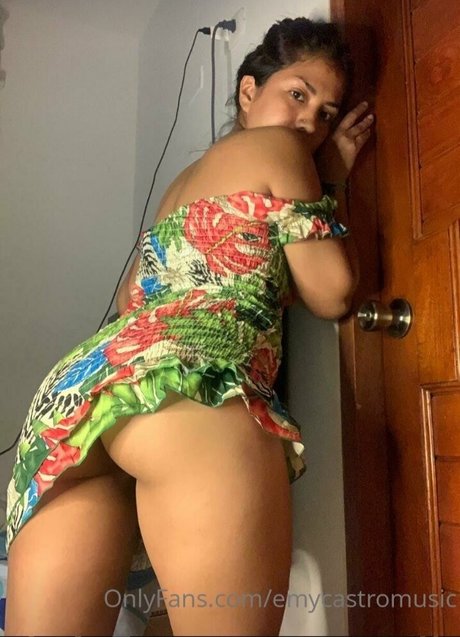 Foto nua vazada do OnlyFans de Emycastromusic