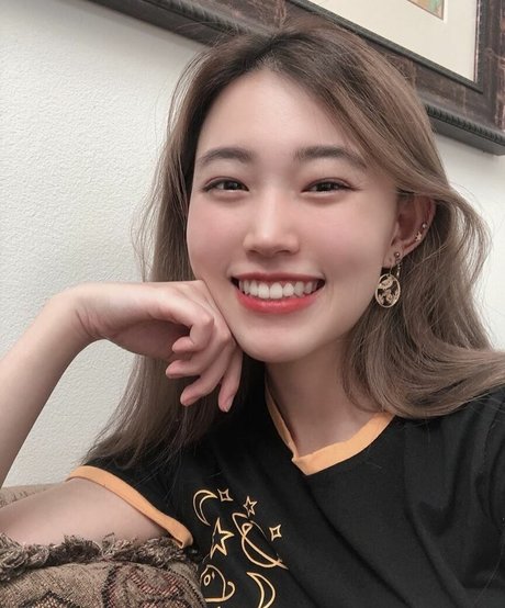 Обнаженная фотография утечки OnlyFans от Yoojin