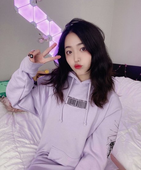 Naken läckt OnlyFans-bild av Yoojin