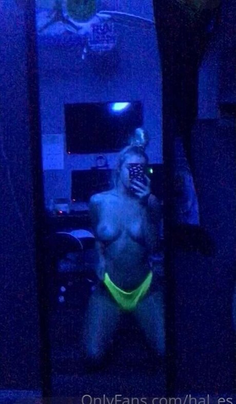 Nahá fotka uniklých OnlyFans od Hales