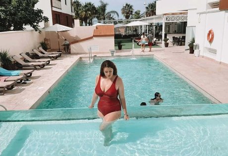 Carmen Curvy