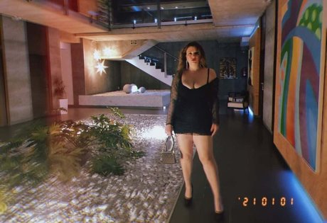 Carmen Curvy