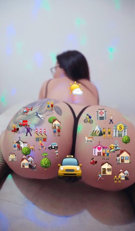 Naken läckt OnlyFans-bild av Kau Martini