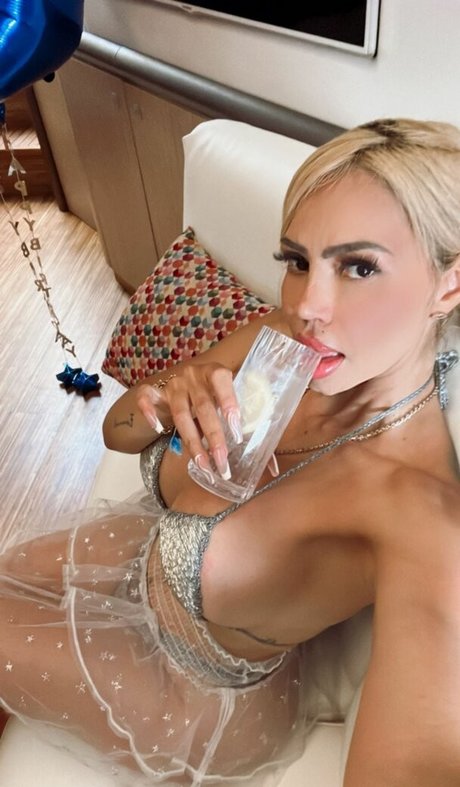 Alexa Mena