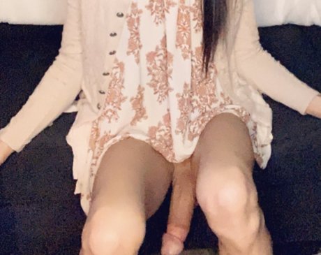 Nahá fotka uniklých OnlyFans od Holeytriniti