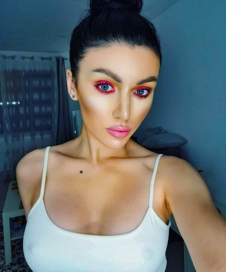 Alaston vuotanut OnlyFans-kuva Denise Caissim