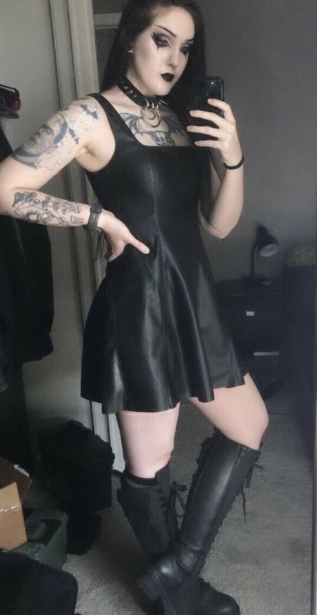 Alaston vuotanut OnlyFans-kuva Voidvvitch