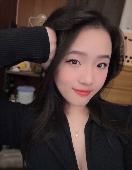 Naken läckt OnlyFans-bild av Juwiatv