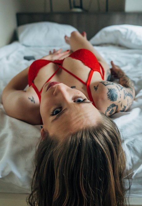 Alaston vuotanut OnlyFans-kuva Dijana Og