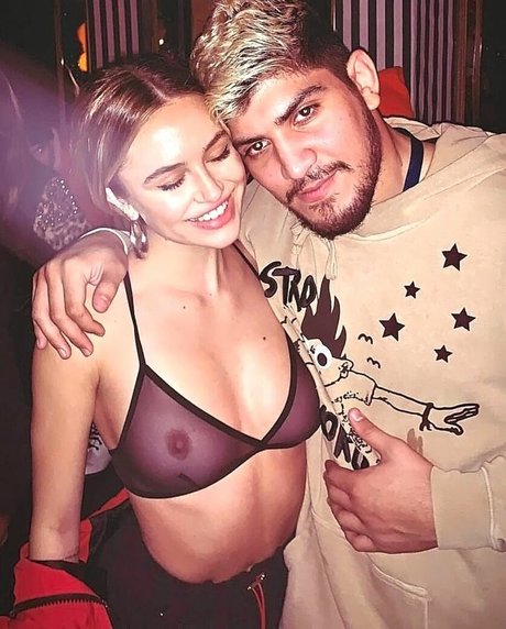 Naken lekkede OnlyFans-bilde av Belle Hamlin