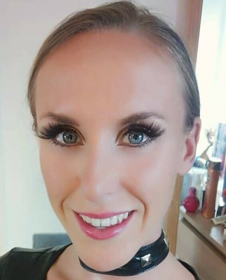 Naakte gelekte OnlyFans-foto van Lexi Leatherland