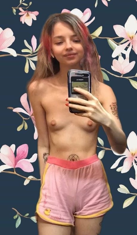 Alaston vuotanut OnlyFans-kuva Yesterdaisygirl