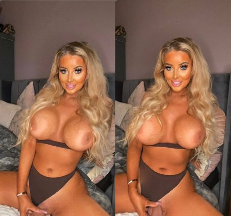 Nahá fotka uniklých OnlyFans od Miaoliviaaa1