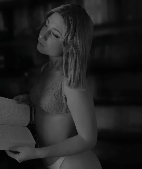 Naken lekkede OnlyFans-bilde av Astrid Guy