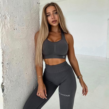 Anya Hryshchenko