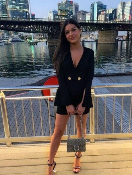 Naken lekkede OnlyFans-bilde av Costeen Hatzi