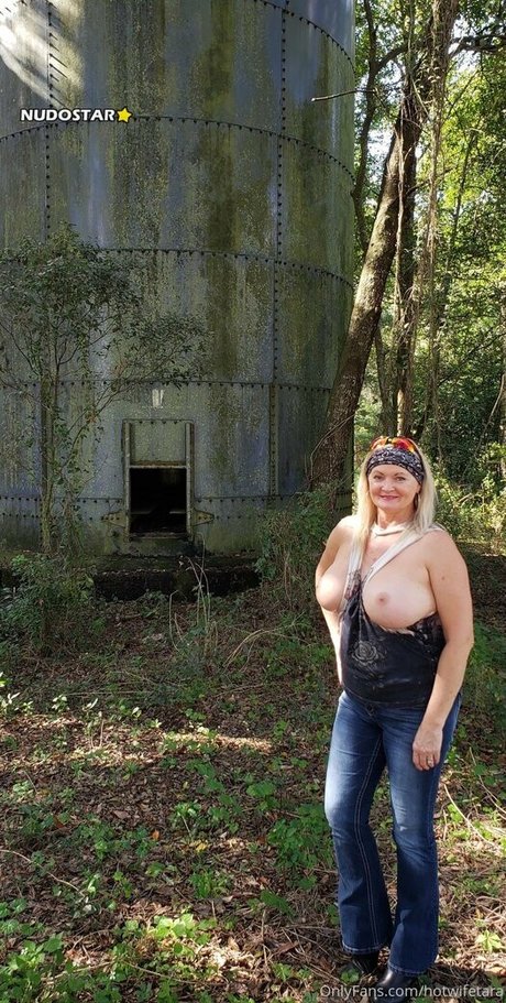 Hotwifetara