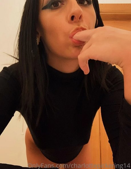 Nahá fotka uniklých OnlyFans od Charlotte Pickering