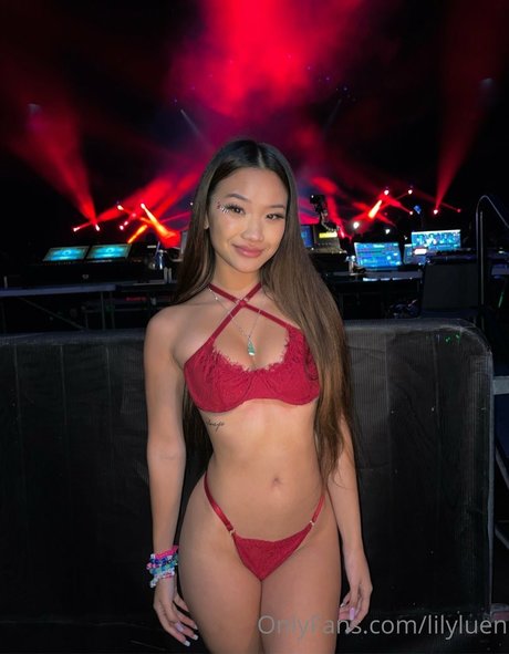 Nacktes geleaktes OnlyFans-Foto von Lily Luen