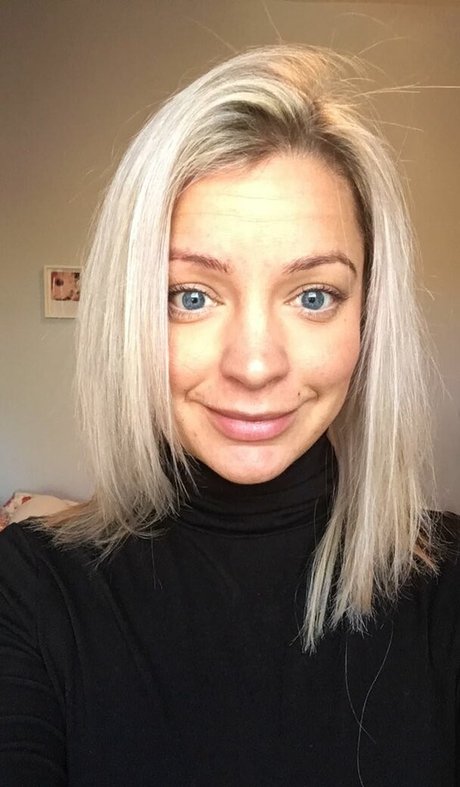 Naken lekkede OnlyFans-bilde av Claire Hutchings