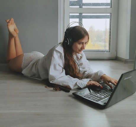 Alasti lekkinud OnlyFans-i pilt Tina Luven