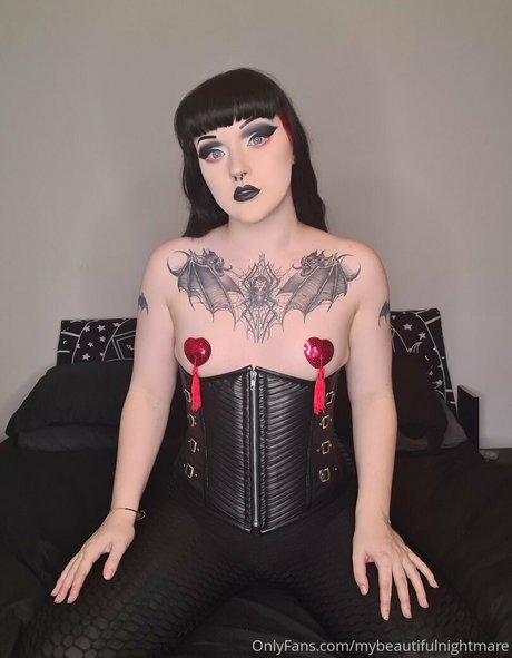 Nahá fotka uniklých OnlyFans od Mybeautifulnightmare