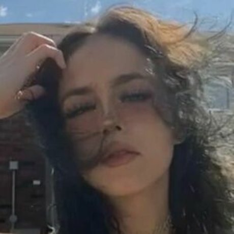 Naken läckt OnlyFans-bild av Petitegothgirl