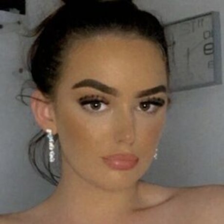 Peachyyrosiee
