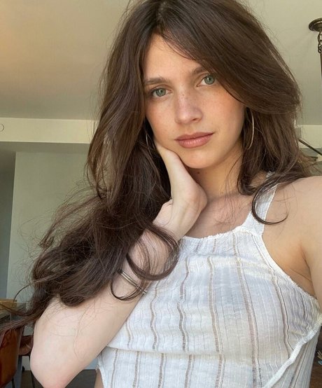 Naken lekkede OnlyFans-bilde av Nell Tiger