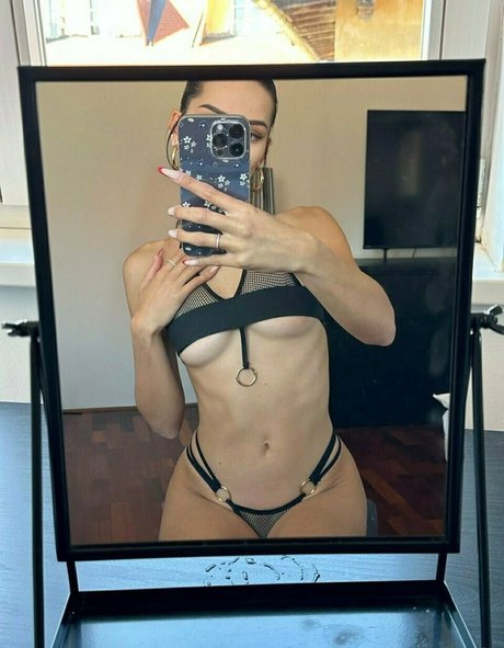 Alaston vuotanut OnlyFans-kuva Sara Mia Sara8teen