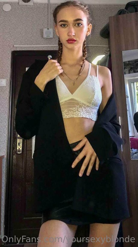 Naakte gelekte OnlyFans-foto van Sexy Blonde
