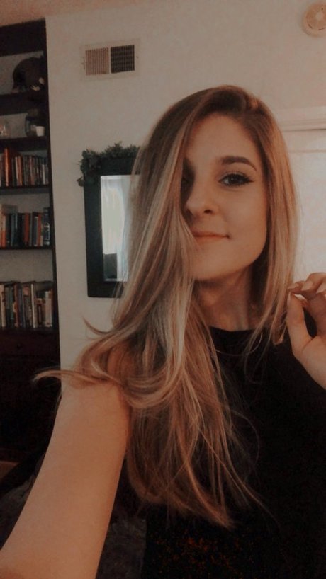 Naken lekkede OnlyFans-bilde av Myalennon
