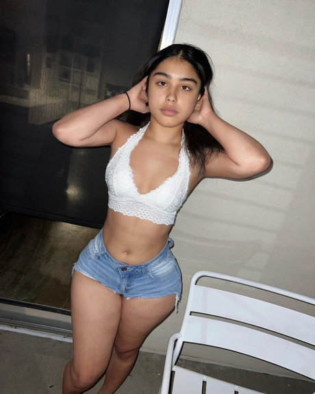 Alaston vuotanut OnlyFans-kuva Iiluvava