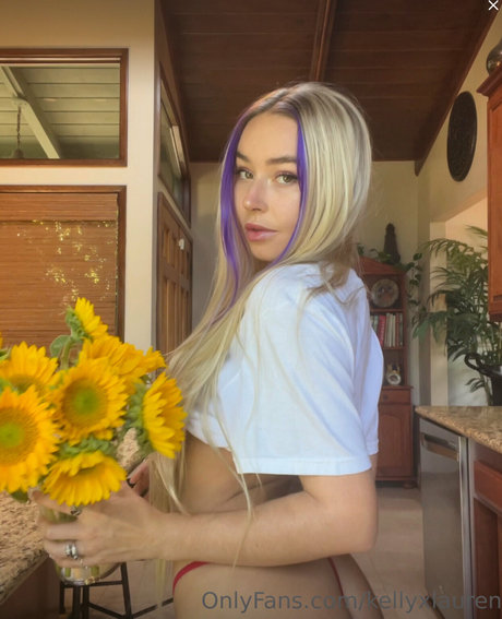 Kelly Lauren