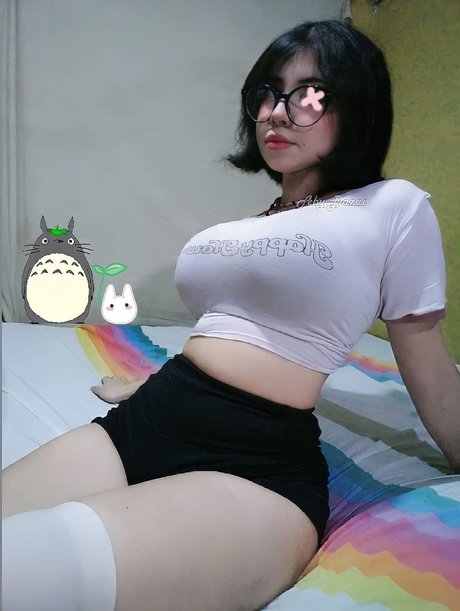 Alaston vuotanut OnlyFans-kuva Aby Dazai