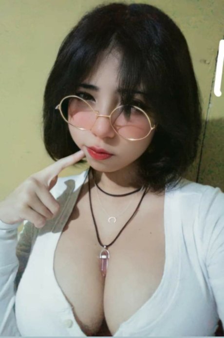 Naken lekkede OnlyFans-bilde av Aby Dazai