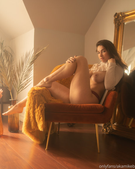 Alasti lekkinud OnlyFans-i pilt Jazz Reilly
