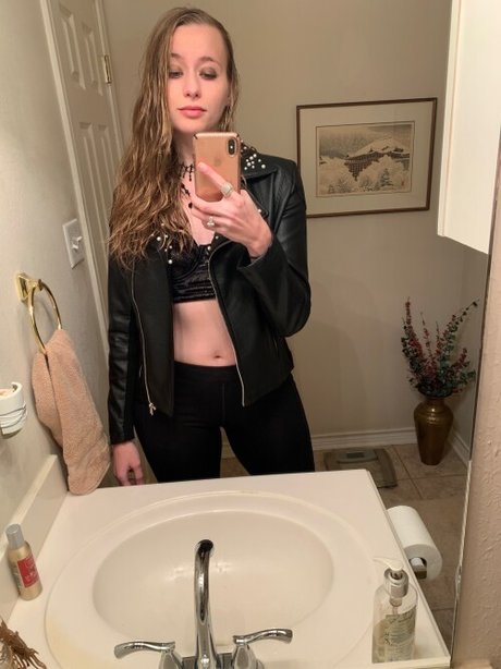 Nahá fotka uniklých OnlyFans od Alanis King