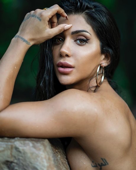 Naken läckt OnlyFans-bild av Deniz Saypinar