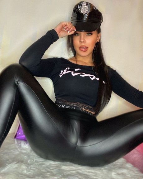Обнаженная фотография утечки OnlyFans от Faina Malinovskaya