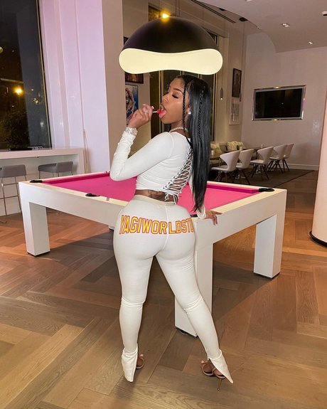 Naken läckt OnlyFans-bild av Ashley Burgos