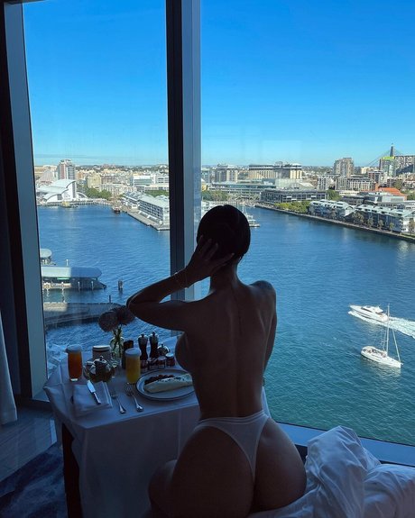 Naken lekkede OnlyFans-bilde av Annelese Milton