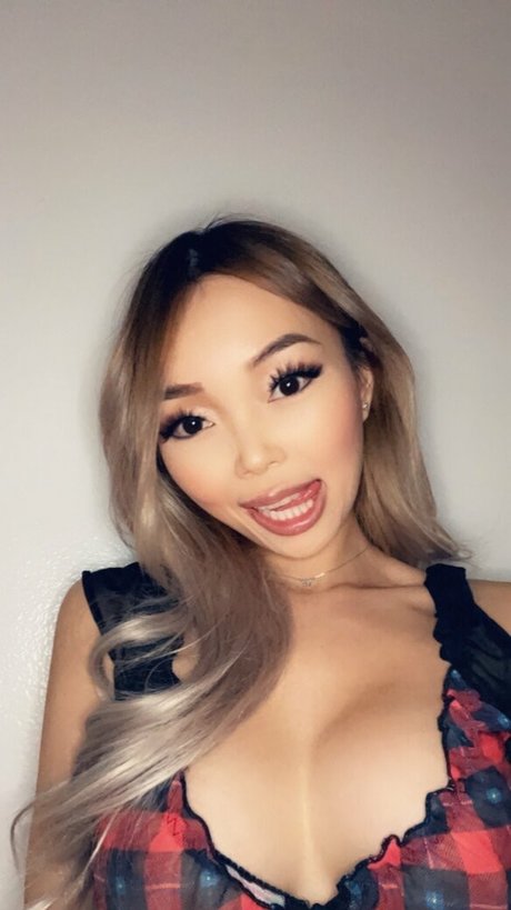 Alasti lekkinud OnlyFans-i pilt Vboo